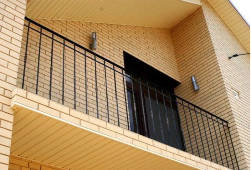 Кованые ограждения балконов от мастерской «Левша»