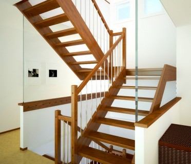 Деревянная лестница ДЛД01